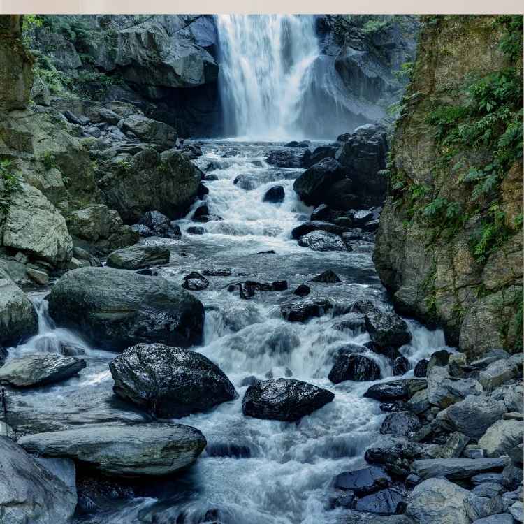 شلالات حديقة فاخرة بالرياض